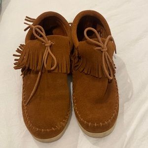 Minnetonka moccasin shoes. 8.5